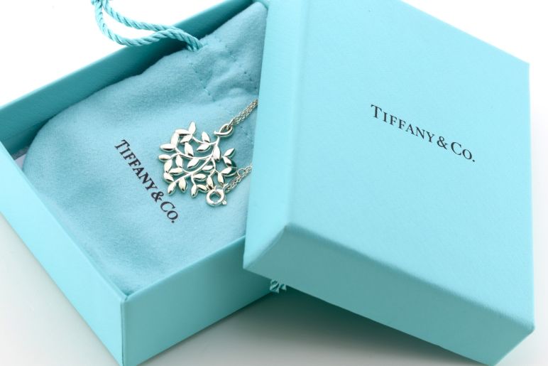 Olive leaf pendant tiffany top