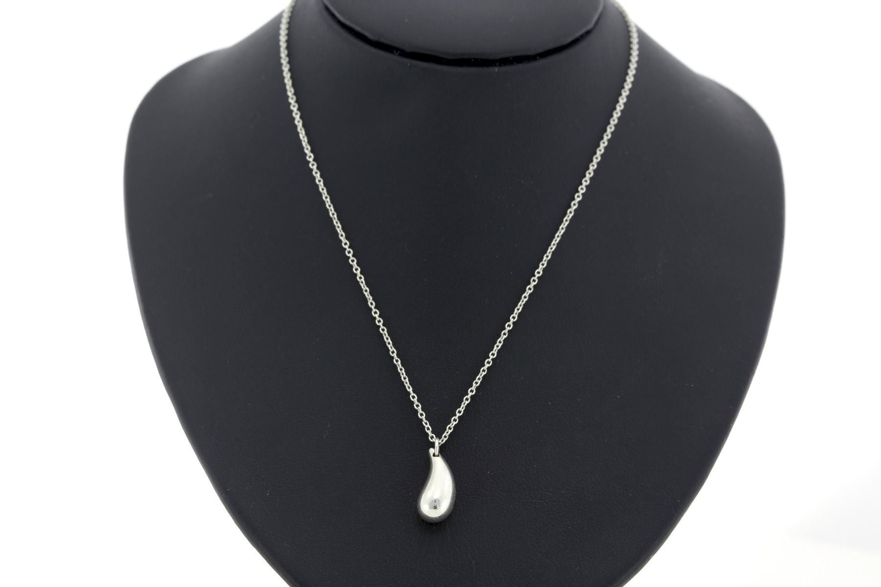 Tiffany Co. Elsa Peretti Teardrop Pendant 12mm Silver Necklace 41cm